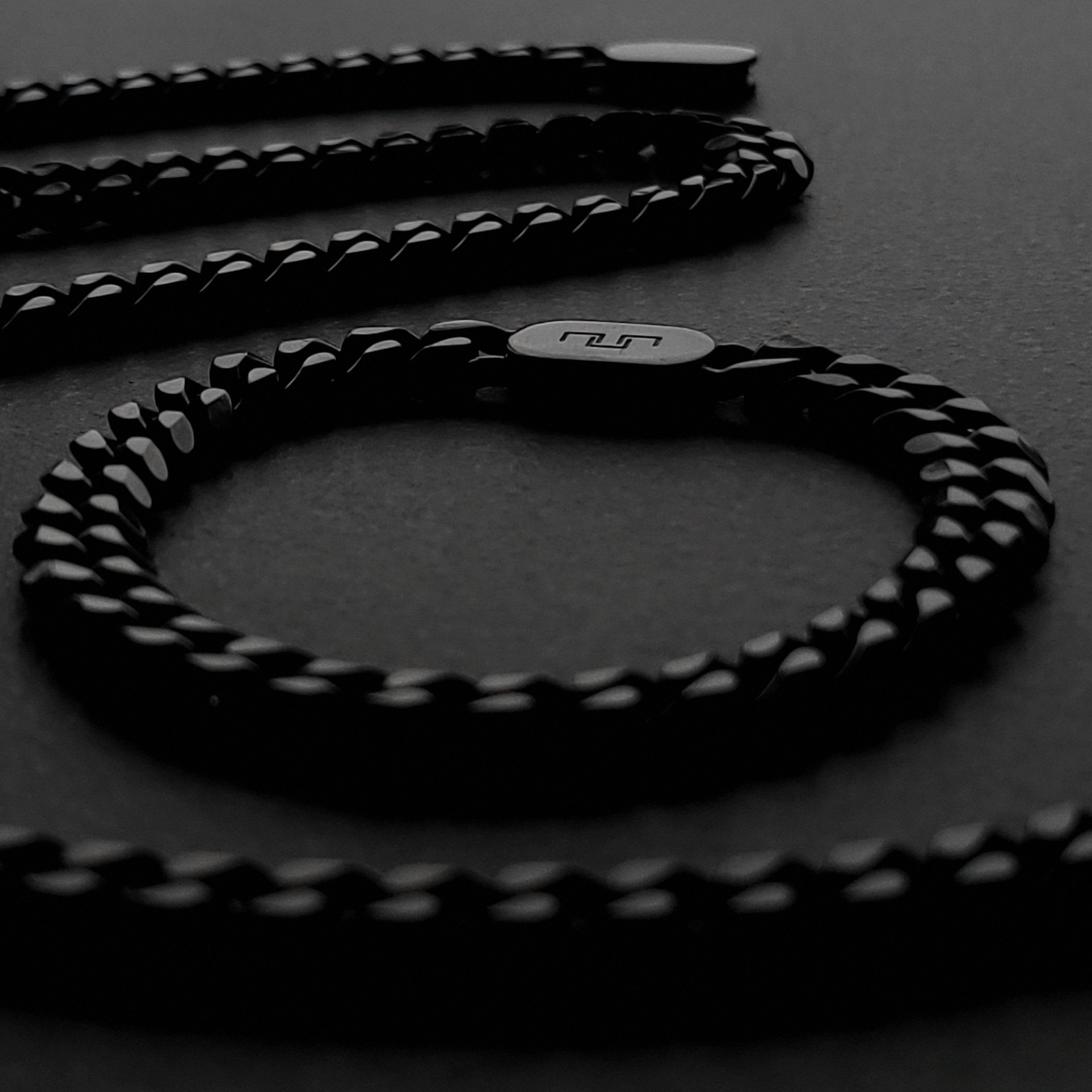 Black Cuban Bracelet 8mm, close up