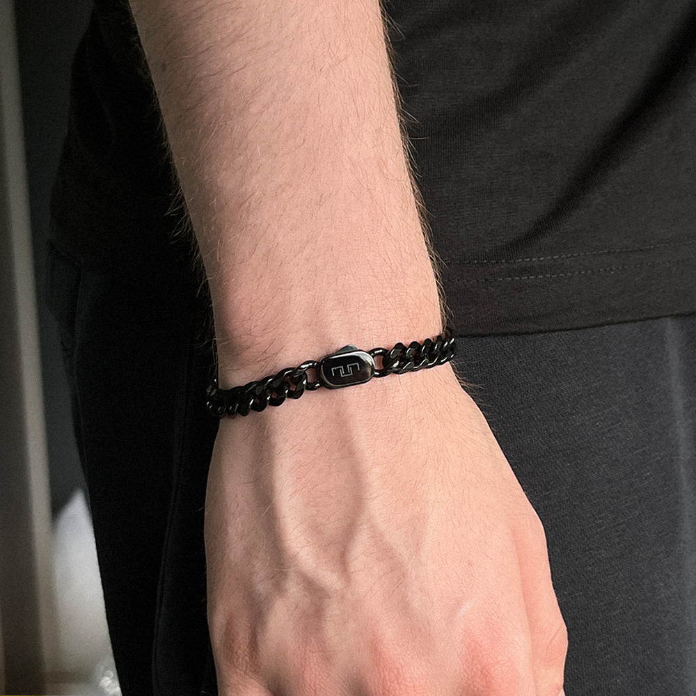 Black Cuban Bracelet 8mm, modeled side