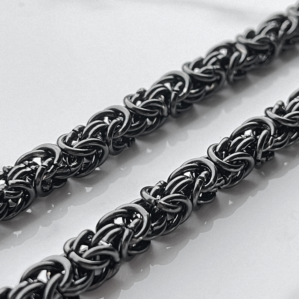 Black Byzantine Chain, close