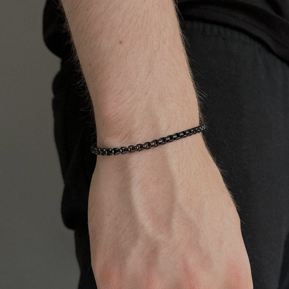 Black Rolo Bracelet, Modeled